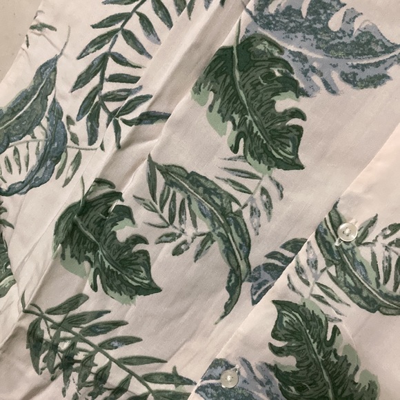 White shirt - Picture 2 of 3